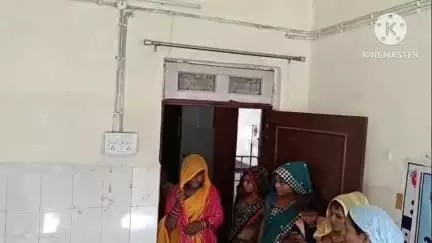शाढ़ौरा: गांधीनगर आदिवासी बस्ती में गर्भवती महिलाओं के लिए जागरूकता शिविर आयोजित
