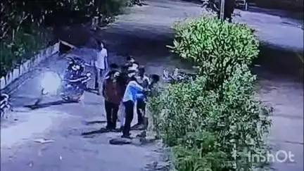होशंगाबाद नगर: रेवा सिटी कॉलोनी में सुरक्षा गार्ड के साथ मारपीट, सीसीटीवी फुटेज सोशल मीडिया पर वायरल