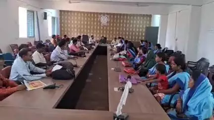 टुंडी: टुंडी प्रखंड कार्यालय में प्रखंड विकास पदाधिकारी ने पेय जल एवं स्वच्छता समिति के साथ की बैठक