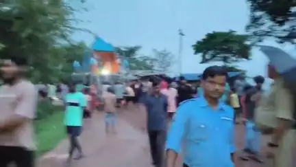 গোপীবল্লভপুর ১: উড়িষ্যার ময়ূরভঞ্জের রীতি রক্ষা করে পুরীর রথযাত্রার পরের দিন গোপীবল্লভপুরের নয়াবসান গ্রামে রথের দড়িতে পড়ল টান