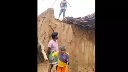 कुंदा: मेघरणीया गांव में बारिश से घिरा घर, बाल-बाल बचा पीड़ित परिवार