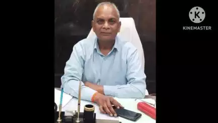 पिछोर: आवास पूर्ण न करने पर पिछोर सीईओ नरवरिया ने नौ सचिवों को दिया कारण बताओ नोटिस