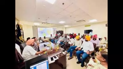 ਐਸਏਐਸ ਨਗਰ ਮੁਹਾਲੀ: ਸੈਕਟਰ 62 ਵਿਖੇ 'ਆਪ' ਮੋਹਾਲੀ ਜ਼ਿਲ੍ਹਾ ਪ੍ਰਧਾਨ ਪ੍ਰਭਜੋਤ ਕੌਰ ਨੇ ਕਈ ਵਿੰਗਾਂ ਨਾਲ ਕੀਤੀ ਬੈਠਕ , ਵਿਧਾਇਕ ਰੰਧਾਵਾ ਵੀ ਰਹੇ ਮੌਜੂਦ