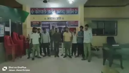 जालौन: जालौन पुलिस ने 10 जुआरियों को गिरफ्तार किया, 75800 रुपए बरामद किए