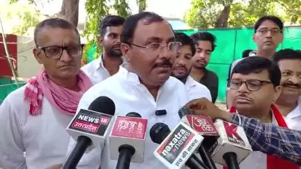इटावा: फेसबुक पर आपत्तिजनक पोस्ट को लेकर हुई गिरफ्तारी पर सपा पूर्व जिला अध्यक्ष ने जताई नाराजगी, SSP आवास पर दी बाइट