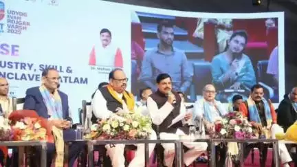 जवा: रीवा के दो उद्यमियों से मुख्यमंत्री ने किया सीधा संवाद, ₹56 करोड़ का ऋण वितरण