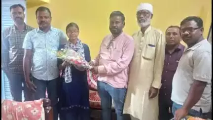 बलियापुर: ढोकरा पंचायत में नीट परीक्षा में शानदार प्रदर्शन करने वाली 2 छात्राओं को विधायक चंद्रदेव महतो ने किया सम्मानित