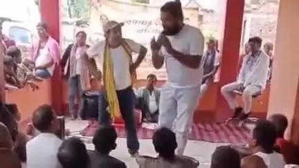 पूर्णिया पूर्व: जिला पदाधिकारी के निर्देश पर नगर प्रखंड में पशुपालन कार्यालय ने नुक्कड़ नाटक के द्वारा पशुपालकों को किया जागरूक