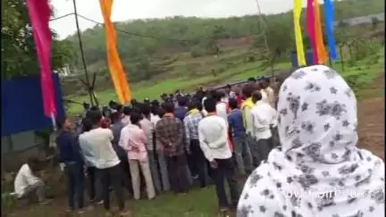 परसिया: परासिया: कोयला खदान में स्थानीय लोगों को रोजगार देने की मांग, ग्रामीणों ने मंडला नाथ कोल ब्लॉक में रोका कोयला परिवहन