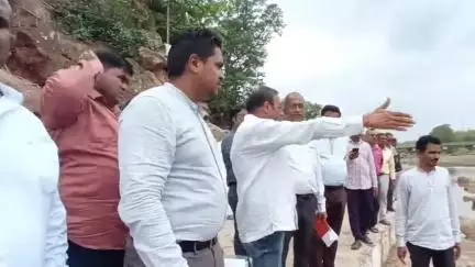 बड़वाह: लोक निर्माण व विद्युत विभाग के अधिकारियों के साथ विधायक सचिन बिरला ने जयंती माता क्षेत्र का किया दौरा