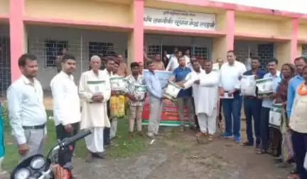 तरहसी: आरका पंचायत में खरीफ फसल के तहत किसानों को धान, मडुवा एवं मक्का बीज का वितरण