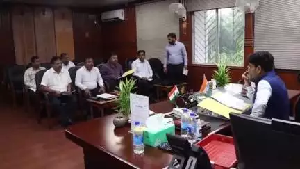 दुमका: समाहरणालय स्थित DC कक्ष में डीसी अभिजीत सिन्हा ने श्रावणी मेला महोत्सव 2025 की तैयारी को लेकर बैठक की