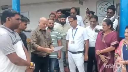 नेपानगर: नेपानगर की रेल समस्याओं पर कांग्रेस का हल्ला बोल! डीआरएम को सौंपा ज्ञापन, स्टॉपेज और रैंप निर्माण की मांग
