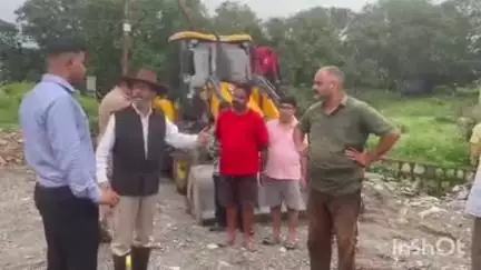 विकासनगर: विकास नगर विधायक मुन्ना सिंह चौहान ने ग्रामीणों की जल भराव समस्याओं को सुना