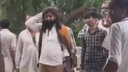 सेड़वा: आलीसरो की बस्ती में तेज रफ्तार बोलेरो गाड़ी लोहे के पोल से टकराई, सूचना पर पुलिस मौके पर पहुँची