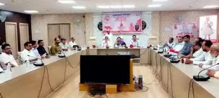 बहराइच : सर्वोच्च राजस्व करदाताओं को विधायक सदर व अधिकारियों ने स्मृति चिन्ह व प्रशस्ति पत्र देकर किया सम्मानित