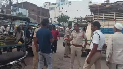 కామారెడ్డి: 82 వాహనాలకు జరిమానా.. చలాన్లు : పట్టణ సీఐ నరహరి