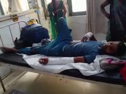 फतेहपुर: सदर के NH-2 लखनऊ बाईपास के समीप अनियंत्रित इरिक्शा पलटने से सवार युवक घायल, अस्पताल में भर्ती