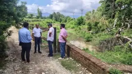 पूर्णागिरि: रेलवे अंडरपास और ग्रामीण संपर्क मार्गों की बदहाली पर प्रशासन सख्त, SDM के नेतृत्व में अधिकारियों ने किया स्थलीय निरीक्षण