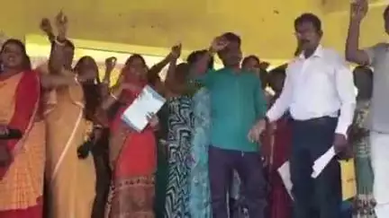 जरमुण्डी: जरमुंडी हटिया परिसर में झारखंड प्रदेश आंगनबाड़ी कर्मचारी पोषण सखी संघ की प्रखंड इकाई की बैठक आयोजित