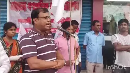 গলসি ২: দক্ষিণ কলকাতার ল কলেজের ছাত্রীকে গণধর্ষণের ঘটনার প্রতিবাদে ও দোষীদের শাস্তির দাবিতে গলসিতে‌ DYFI ও SFIএর পথসভা