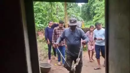 ବଲାଙ୍ଗୀର: ଡାହିମାଲ ଗ୍ରାମର ଜନୈକ ବ୍ୟକ୍ତିଙ୍କ ଘରୁ ଚାରିଫୁଟ ଲମ୍ବର ନାଗସାପ ଉଦ୍ଧାର