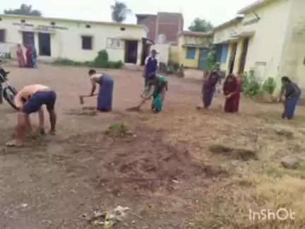 राजनांदगांव: जिले के ग्राम सिंघोला में विशेष स्वच्छता अभियान के तहत विभिन्न क्षेत्रों में की गई सफाई