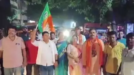 লালগোলা: লালগোলা রাজ্য সড়কে বিজেপির পথ অবরোধ কর্মসূচি, ধর্ষণ ও নারী নিরাপত্তা ইস্যুতে সরব বিজেপি নেতৃত্ব