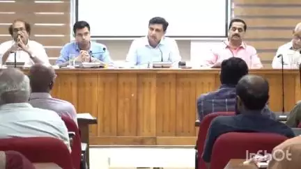 കോഴിക്കോട്: ജില്ലാ വികസന സമിതി യോഗത്തിൽ റോഡ് നിർമാണത്തിലെ പ്രശ്‌നങ്ങൾ ഉന്നയിച്ച് MLAമാർ, മറുപടി നൽകി മന്ത്രി റിയാസ്