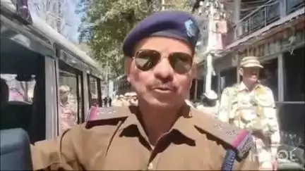 नैनीताल: तल्लीताल बाजार के गेट के सामने खड़ी बाइक से हेलमेट चोरी करते हुए युवक सीसीटीवी में कैद, पुलिस जांच में जुटी