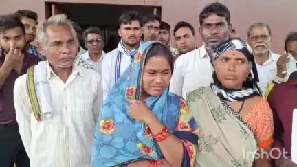 नवागढ़: मोहतरा के भूमिहीन ग्रामीणों ने बेमेतरा कलेक्ट्रेट में अपर कलेक्टर को राष्ट्रपति के नाम ज्ञापन सौंपा, इच्छामृत्यु की मांग