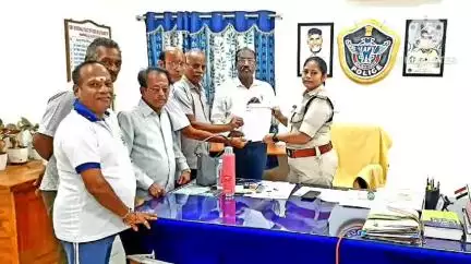 అనకాపల్లి పరిసర రహదారుల్లో రోడ్డు ప్రమాదాల నివారణకు చర్యలు తీసుకోవాలని డీఎస్పీని కోరిన సిద్ధార్థ సోషల్ సర్వీస్ సభ్యులు