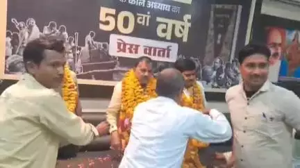 झांसी: झांसी के भाजपा जिला कार्यालय में उत्तर प्रदेश उपभोक्ता सहकारी संघ अध्यक्ष जमुना प्रसाद कुशवाहा का भव्य स्वागत हुआ
