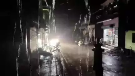 গোপীবল্লভপুর ২: গোপীবল্লভপুর ২ব্লকের রান্টুয়া,তপশিয়া সহ একাধিক এলাকায় সন্ধ্যা থেকে হল প্রবল বৃষ্টি,২ ঘন্টা বিদ্যুৎ পরিষেবা বিচ্ছিন্ন