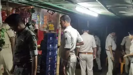पुलिस अधीक्षक महोदय,सुपौल  श्री शरथ आर० एस० के नेतृत्व में गजना चौक पर मादक पदार्थ के विरुद्ध छापेमारी किया जा रहा है।