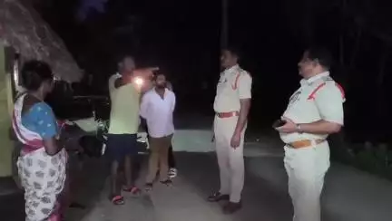 వానపల్లి మర్రివారిపేటలో దారుణం, తన భార్యపై అసభ్యంగా మాట్లాడాడని సతీష్ అనే వ్యక్తిపై కత్తితో దాడి చేసిన రాజేష్