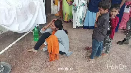 गोह: खैरा गांव में महिला हत्या मामले में मृतका की बहू ने प्रशासन से न्याय की लगाई गुहार