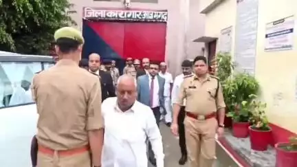 आज़मगढ़: न्यायिक व प्रशासनिक अधिकारियों ने जिला जेल का किया निरीक्षण, बैरक से भोजन तक की व्यवस्थाएं परखी