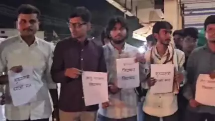 शाजापुर: प्रदेश कांग्रेस अध्यक्ष जीतू पटवारी पर FIR के विरोध में NSUI ने शाजापुर बस स्टैण्ड पर किया प्रदर्शन