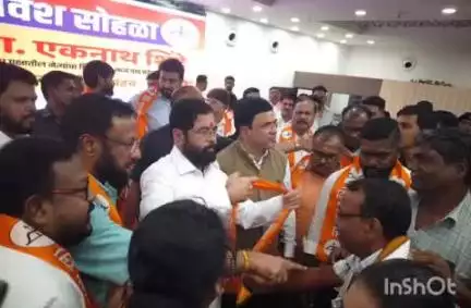 गडचिरोली: शिवसेना उबाठा गटाचे माजी जिल्हा प्रमूख चंदेल यांचा नागपूर येथे उपमुख्यमंत्री एकनाथ शिंदे यांचा उपस्थीतीत शिंदे गटात प्रव