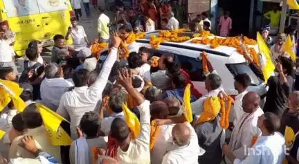 वारिसलीगंज: वारिसलीगंज के शहीद चंदन सिंह चौक पर जन सुराज के सूत्रधार प्रशांत किशोर का जोरदार स्वागत हुआ