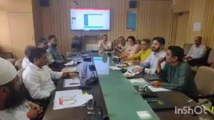 मंडी: मण्डी उपायुक्त ने एनएच-70 का निर्माण कर रही कंपनी व मॉर्थ को हेल्पलाइन नंबर जारी करने के निर्देश दिए