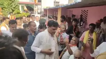 बहादुरपुर: बहादुरपुर के खराजपुर गांव में केंद्रीय गृह राज्य मंत्री ने बूथ सशक्तिकरण अभियान की शुरुआत की