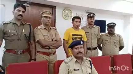 തിരുവനന്തപുരം: നിരവധി ക്രിമിനല്‍ കേസുകളിൽ പ്രതിയായ കരാട്ടെ ജോണി കാഞ്ഞിരംകുളത്തെ വീട്ടില്‍ നിന്ന് പിടിയിൽ