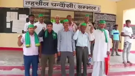 चंदौसी: चंदौसी तहसील पर राष्ट्रीय किसान संघर्ष समिति के कार्यकर्ताओं ने समस्याओं को लेकर SDM को सौंपा ज्ञापन