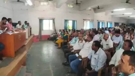 हरनौत: नालंदा: प्रखंड कार्यालय में डीडीसी ने बीएलओ के साथ की बैठक