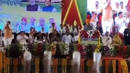 भिंड नगर: भिण्ड के दंदरौआ धाम पहुंचे मुख्यमंत्री, ज़िले के आयुर्वेदिक मेडिकल कॉलेज और अमायन व भारोली को नगर परिषद बनाने की घोषणा