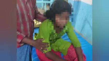 গাজোল: শালাইডাঙ্গা গ্রাম এলাকায় এক নাবালিকা পড়ে গিয়ে গুরুতর আহত হয়