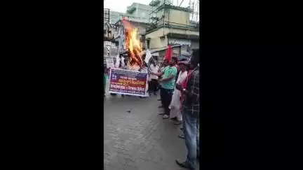 ভগবানপুর ১: কসবা "ল"কলেজের ছাত্রী গণধর্ষণের প্রতিবাদে আজ ভগবানপুরে রাজ্যের শিক্ষা মন্ত্রীর কুশপুতুল দাহ করলো CPI(M)