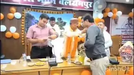बलरामपुर: विकास भवन सभागार में भामाशाह की जयंती पर विधायक कैलाश नाथ शुक्ला ने व्यापारियों को किया सम्मानित
